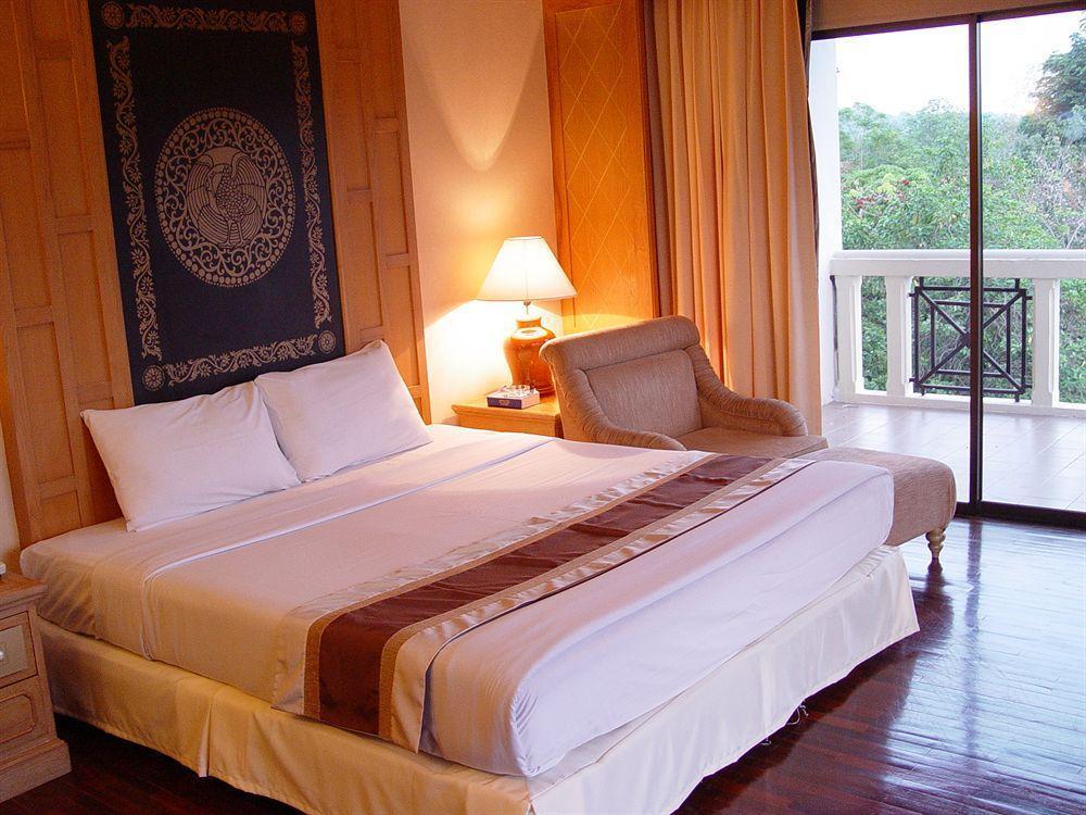 Pavilion Rim Kwai Resort Kanchanaburi Bagian luar foto