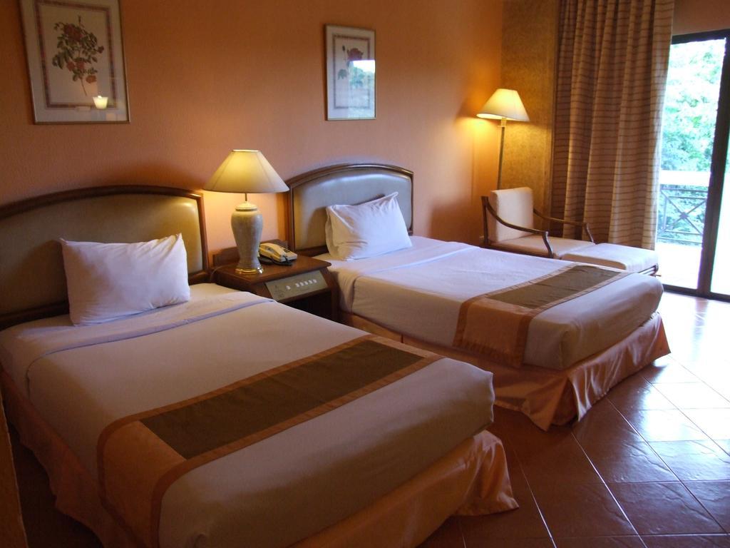 Pavilion Rim Kwai Resort Kanchanaburi Bagian luar foto