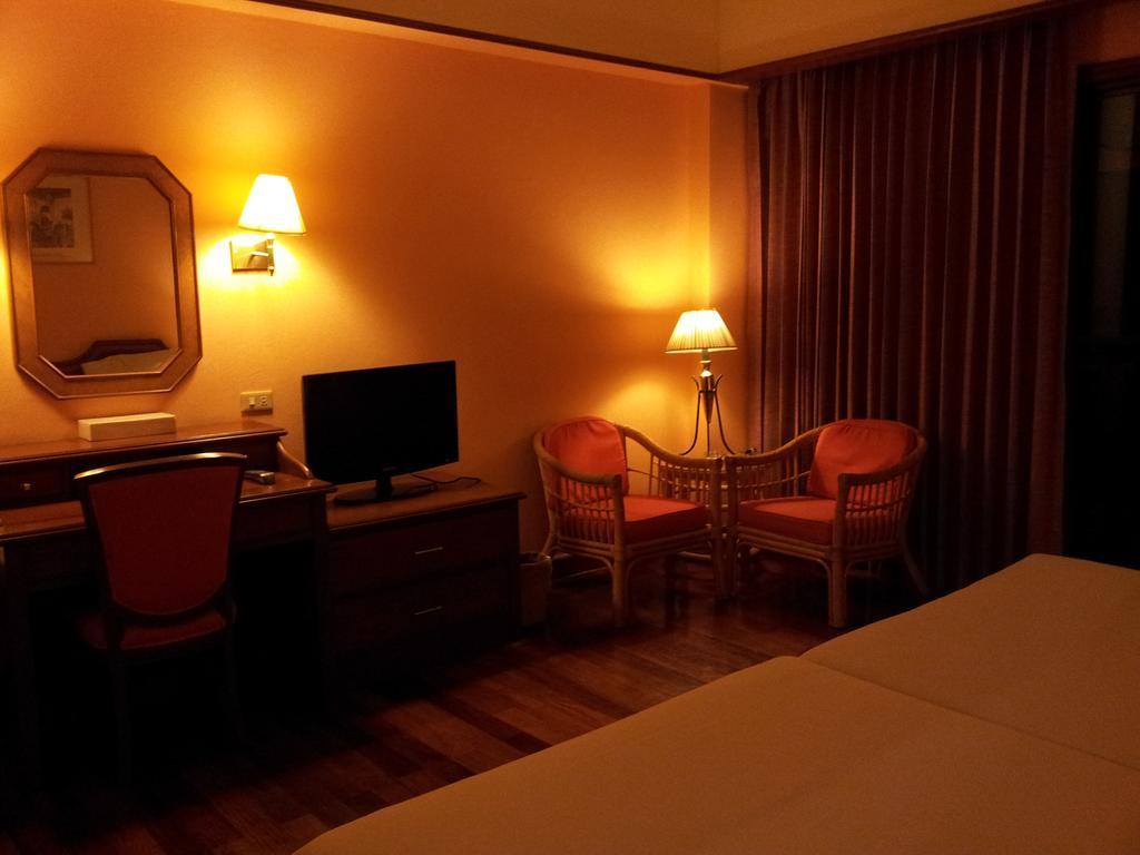 Pavilion Rim Kwai Resort Kanchanaburi Bagian luar foto
