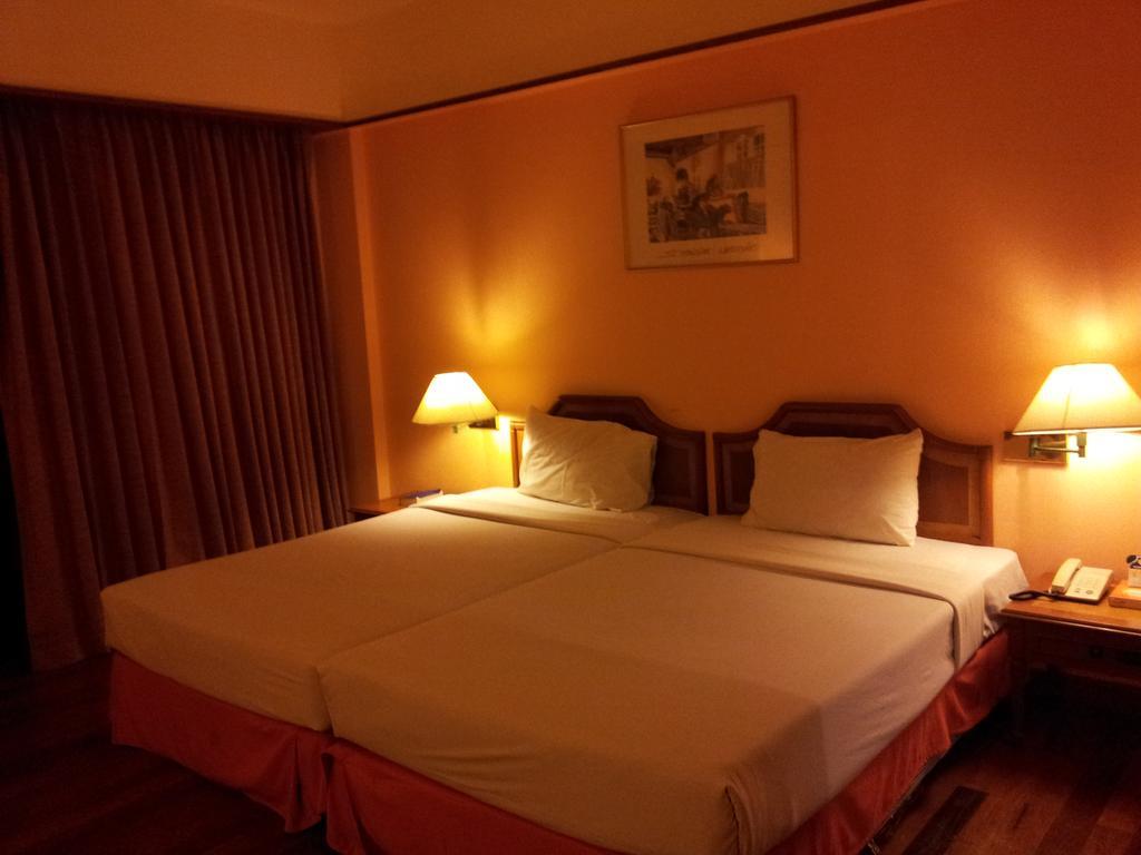 Pavilion Rim Kwai Resort Kanchanaburi Bagian luar foto